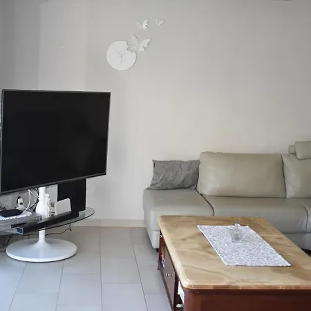 Semesterbostad House Suzana