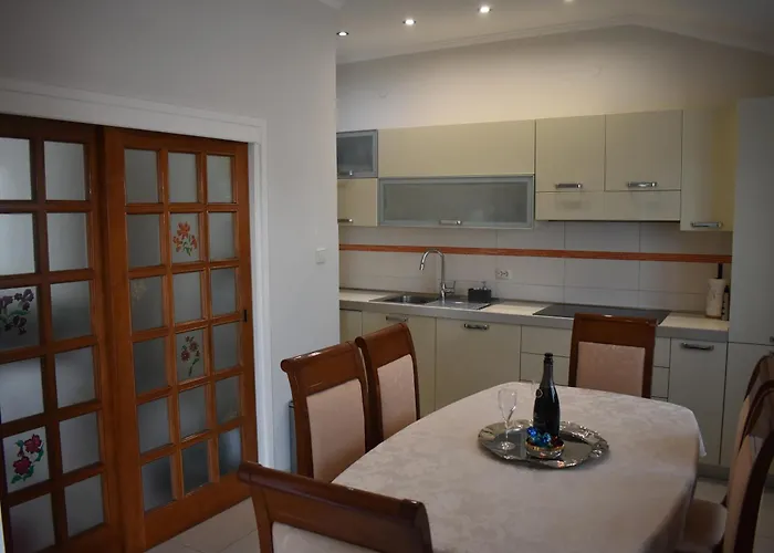 House Suzana Πούλα