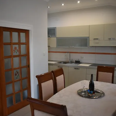 House Suzana פולה