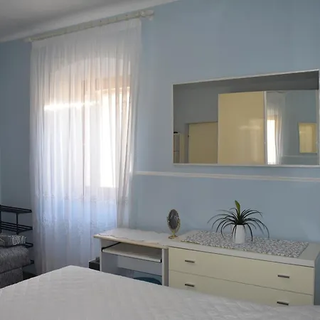 בית נופש House Suzana פולה