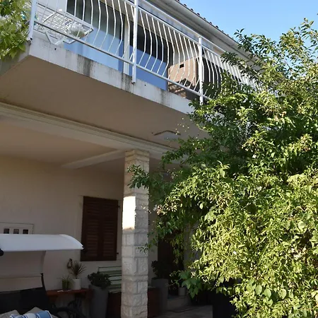 בית נופש House Suzana פולה